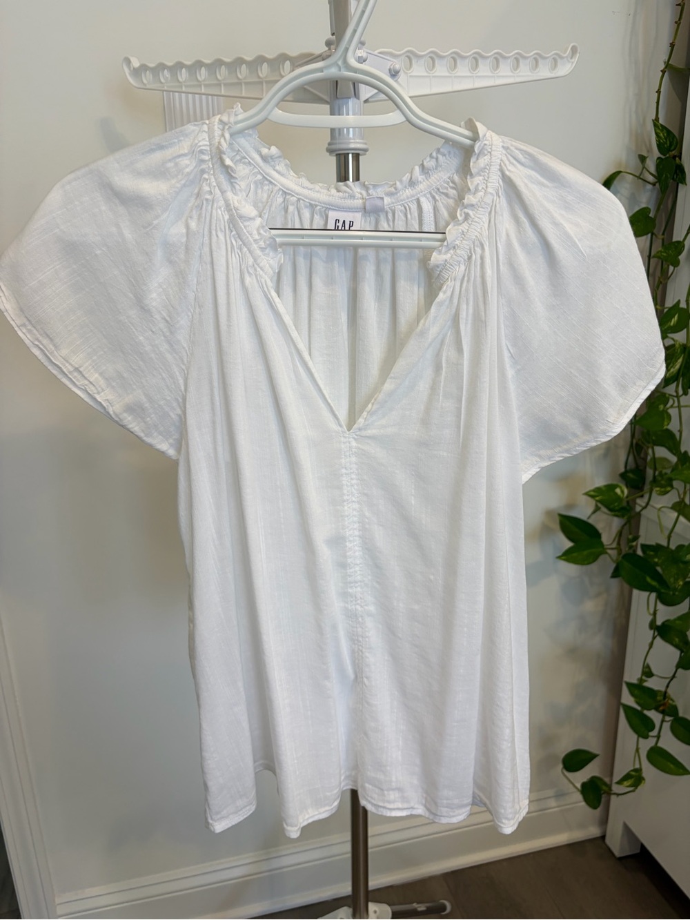 GAP White Short Flutter Sleeve Peasant Blouse